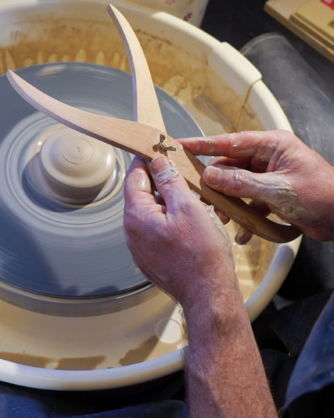 Drehen an der Töpferscheibe