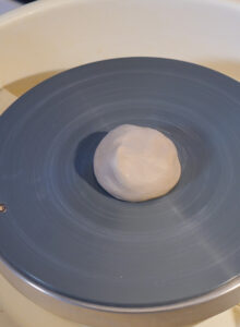 Ton auf der Töpferscheibe nicht zentriert