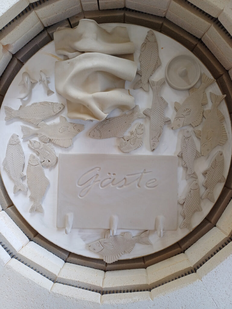 Voller Brennofen nach dem Schrühbrand